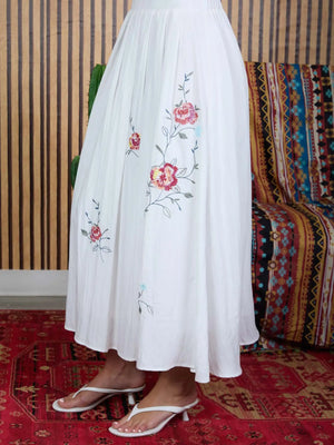 Vera Embroidery Pleated Skirt